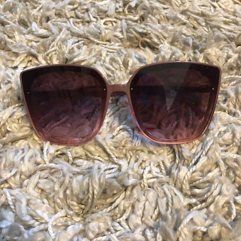 Tahari sunglasses